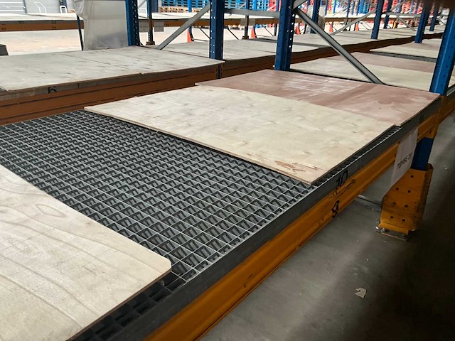 Ongeveer 37 lopende meter palletstelling - afbeelding 14 van  17