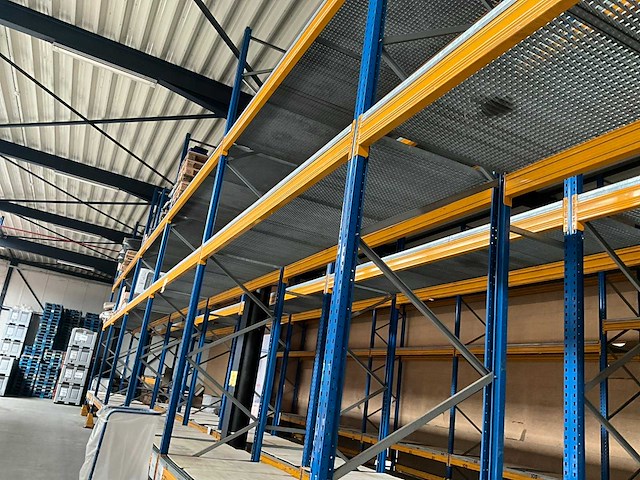 Ongeveer 37 lopende meter palletstelling - afbeelding 6 van  17