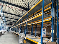 Ongeveer 37 lopende meter palletstelling