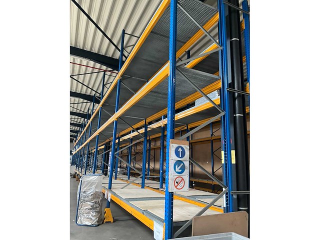 Ongeveer 37 lopende meter palletstelling - afbeelding 12 van  17