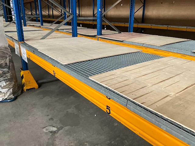 Ongeveer 37 lopende meter palletstelling - afbeelding 14 van  17