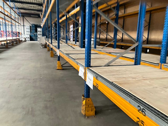 Ongeveer 37 lopende meter palletstelling - afbeelding 16 van  17