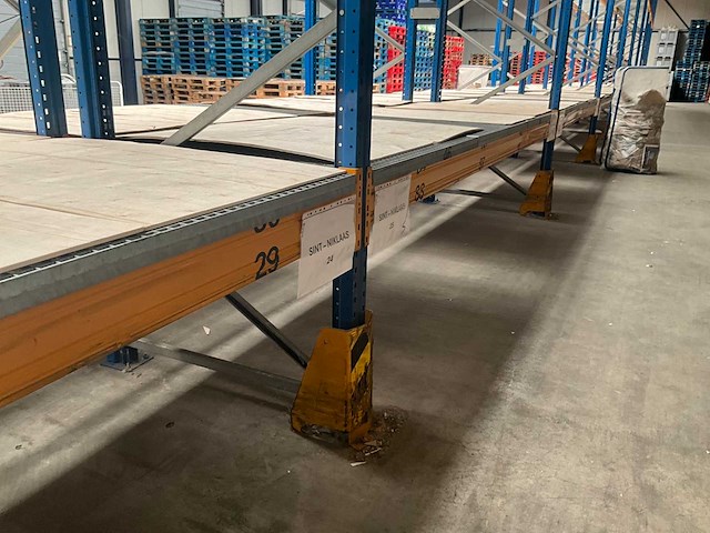 Ongeveer 37 lopende meter palletstelling - afbeelding 2 van  17