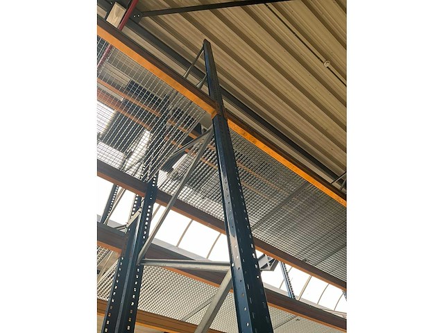 Ongeveer 37 lopende meter palletstelling - afbeelding 3 van  17
