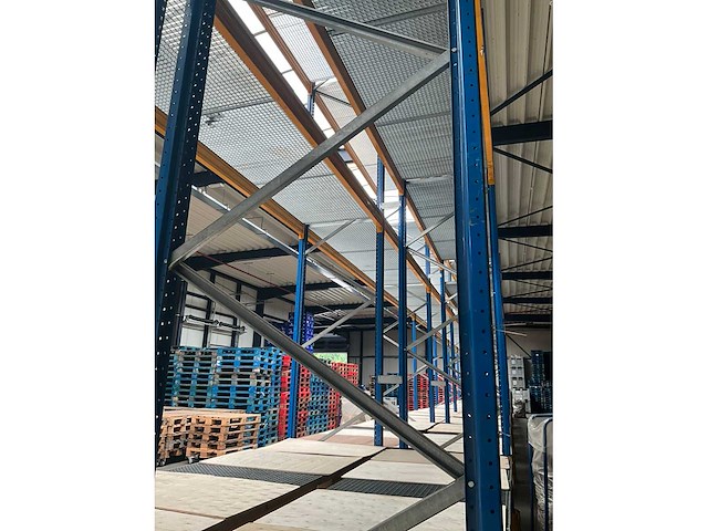 Ongeveer 37 lopende meter palletstelling - afbeelding 6 van  17