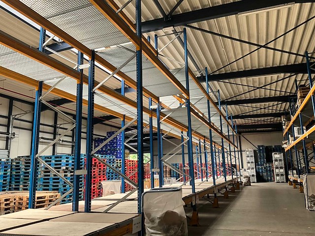 Ongeveer 37 lopende meter palletstelling - afbeelding 7 van  17