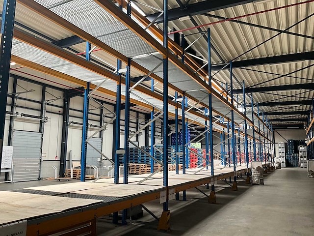 Ongeveer 37 lopende meter palletstelling - afbeelding 1 van  17