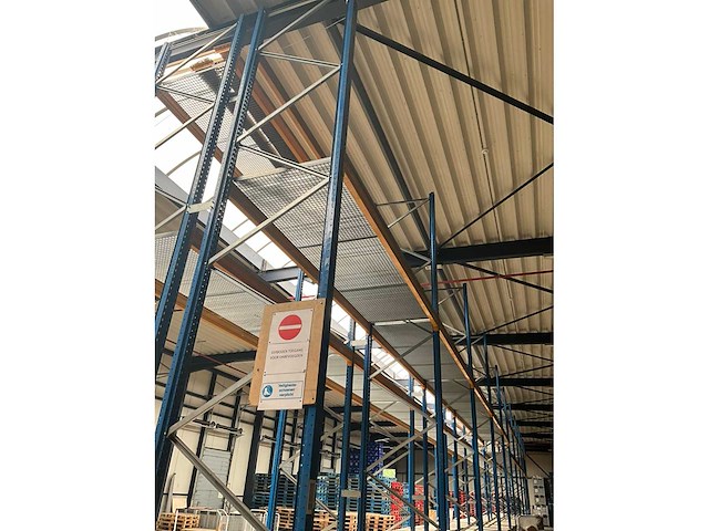 Ongeveer 37 lopende meter palletstelling - afbeelding 12 van  17