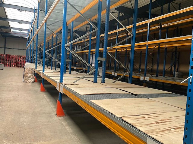 Ongeveer 37 lopende meter palletstelling - afbeelding 2 van  21