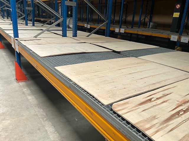 Ongeveer 37 lopende meter palletstelling - afbeelding 3 van  21