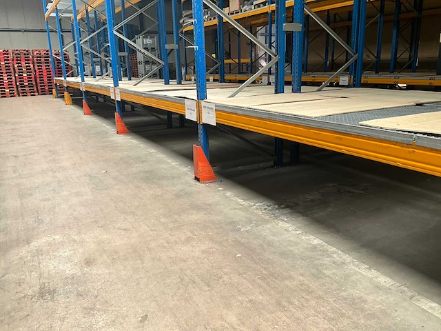 Ongeveer 37 lopende meter palletstelling - afbeelding 6 van  21
