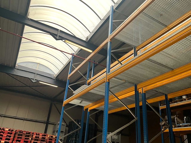 Ongeveer 37 lopende meter palletstelling - afbeelding 10 van  21