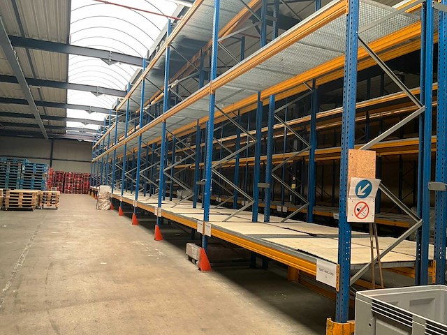 Ongeveer 37 lopende meter palletstelling - afbeelding 15 van  21