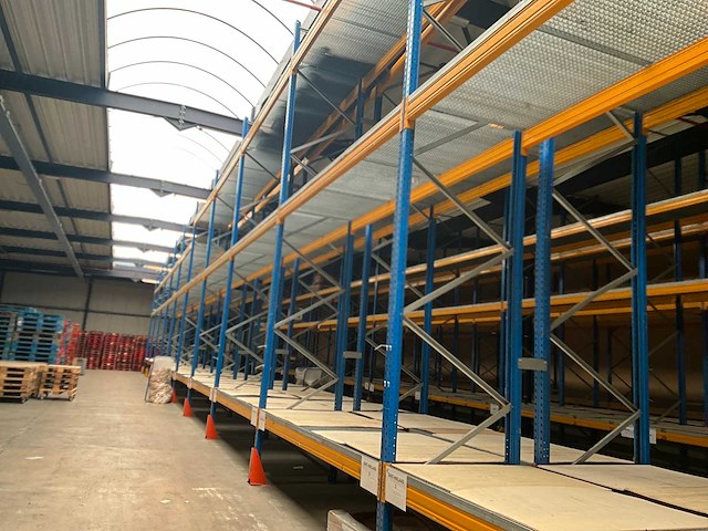 Ongeveer 37 lopende meter palletstelling - afbeelding 18 van  21