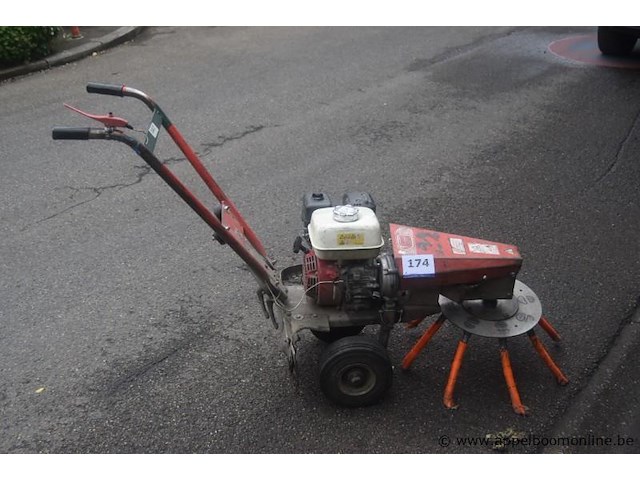 Onkruidborstelmachine, nimos, mug, werking niet gekend - afbeelding 1 van  3