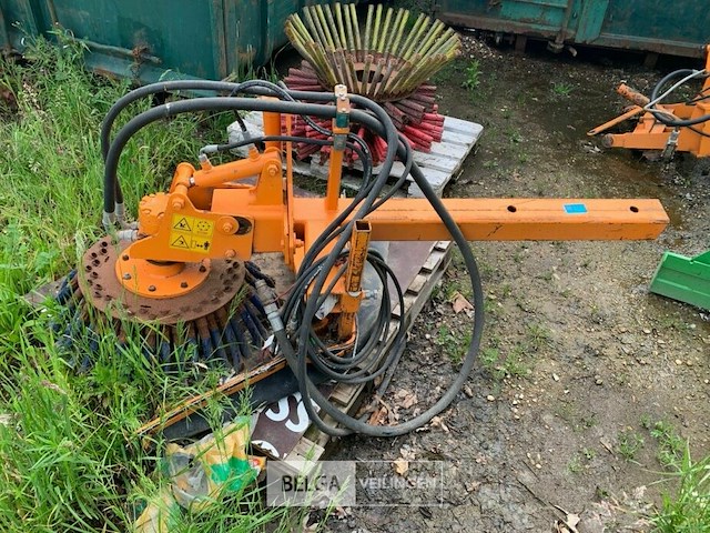 Onkruidborstels voor montage op traktor - afbeelding 1 van  6