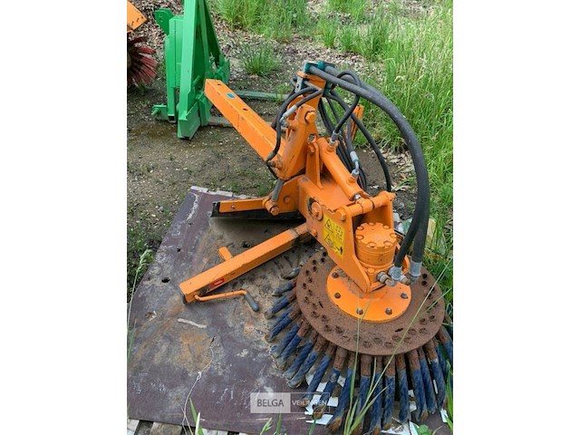 Onkruidborstels voor montage op traktor - afbeelding 2 van  6