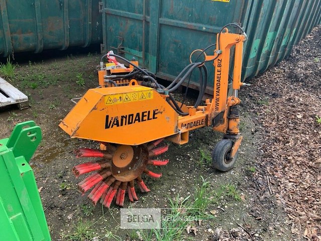 Onkruidborstels voor montage op traktor - afbeelding 4 van  6