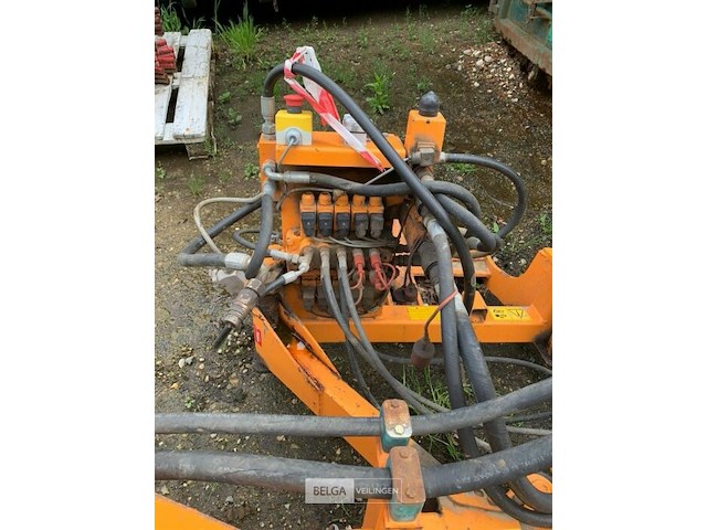 Onkruidborstels voor montage op traktor - afbeelding 5 van  6