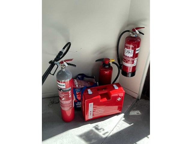 Onlinefireprotectiongroup diverse brandblussers (3x) - afbeelding 1 van  8