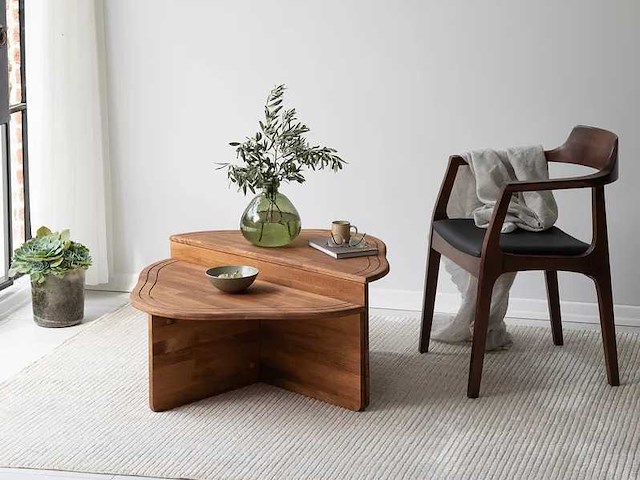 Onregelmatig gevormde houten salontafel - kastanje - afbeelding 1 van  7