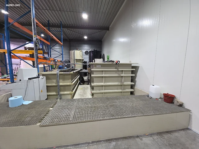 Ontlakkings/meng installatie - afbeelding 15 van  23