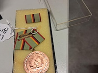 Oost duits medaille voor trouwe dienst - afbeelding 1 van  2