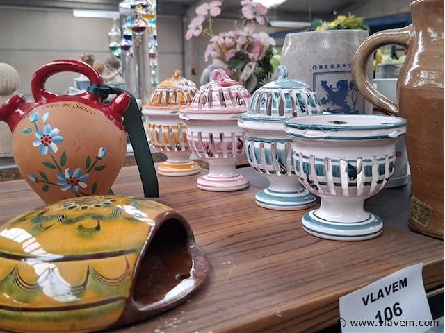 Oosters aardewerk - afbeelding 1 van  3