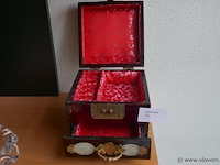 Oosters juwelenkistje met jade - afbeelding 1 van  2