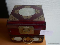 Oosters juwelenkistje met jade - afbeelding 2 van  2