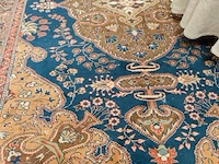 Oosters vloerkleed met blauw en goudkleurig medaillonpatroon 230x170 cm, beige vloerkleed ayyildiz hera shaggy 280x370 cm met geometrisch patroon - afbeelding 3 van  8