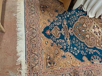 Oosters vloerkleed met blauw en goudkleurig medaillonpatroon 230x170 cm, beige vloerkleed ayyildiz hera shaggy 280x370 cm met geometrisch patroon - afbeelding 4 van  8