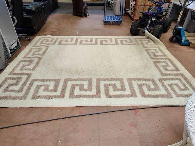 Oosters vloerkleed met blauw en goudkleurig medaillonpatroon 230x170 cm, beige vloerkleed ayyildiz hera shaggy 280x370 cm met geometrisch patroon - afbeelding 6 van  8