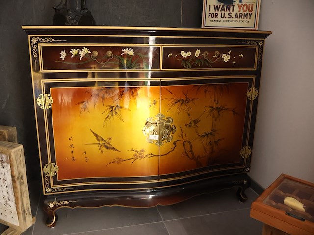 Oosterse kast - afbeelding 1 van  8