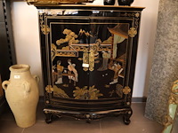 Oosterse kast - afbeelding 1 van  4