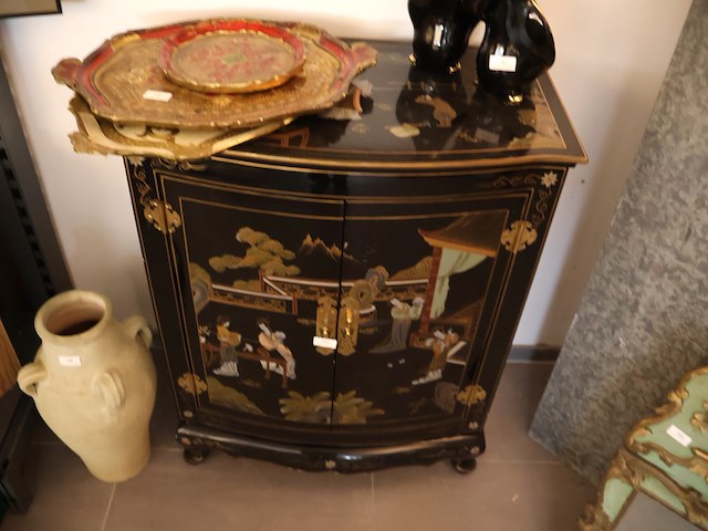 Oosterse kast - afbeelding 2 van  4