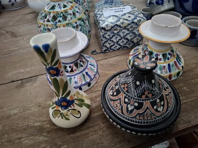 Oosterse vaasjes - afbeelding 2 van  2