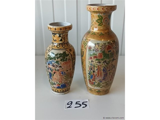 Oosterse vazen. 2 stuks - afbeelding 1 van  5