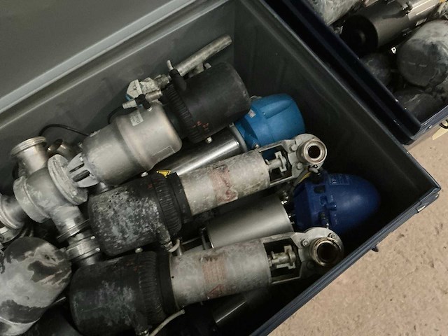 Opbergbak met vacuümpompen (2x) - afbeelding 4 van  7