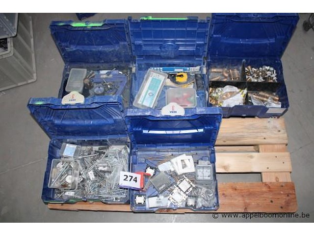 Opbergbakken met bevestigingsmaterialen - diverse schroeven, pluggen opbergbakken met sanitair onderdelen - diverse koppelingen, fittingen opbergbakken met elektrische onderdelen - wisselschakelaars, stopcontacten - afbeelding 1 van  4