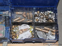 Opbergbakken met bevestigingsmaterialen - diverse schroeven, pluggen opbergbakken met sanitair onderdelen - diverse koppelingen, fittingen opbergbakken met elektrische onderdelen - wisselschakelaars, stopcontacten - afbeelding 4 van  4