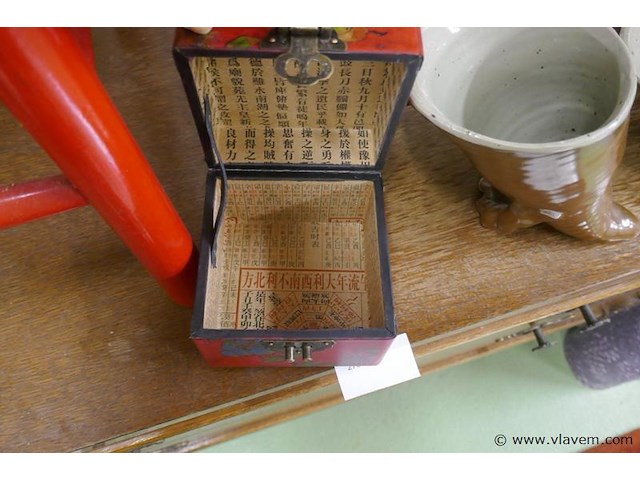 Opbergdozen met chinese tekens - afbeelding 1 van  2