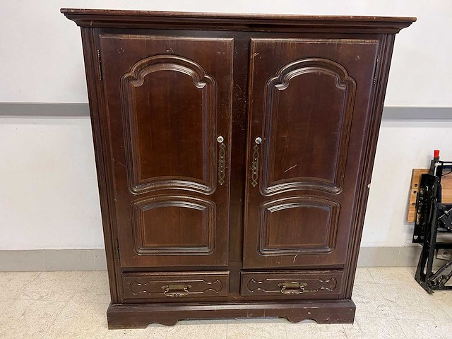Opbergkast - klassieke houten kast - afbeelding 1 van  14