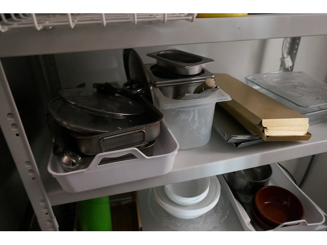 Opbergrek met inhoud - afbeelding 3 van  6