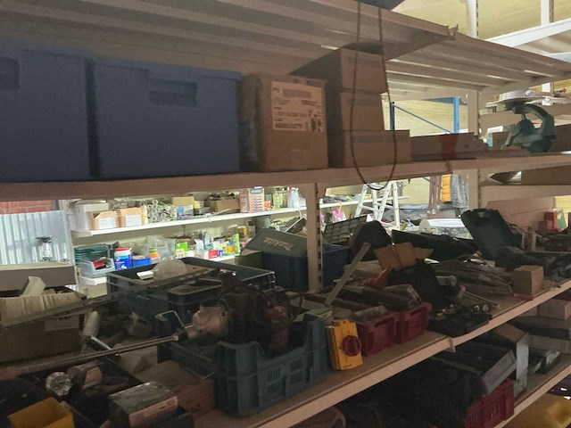 Opbergrek met inhoud - afbeelding 10 van  32