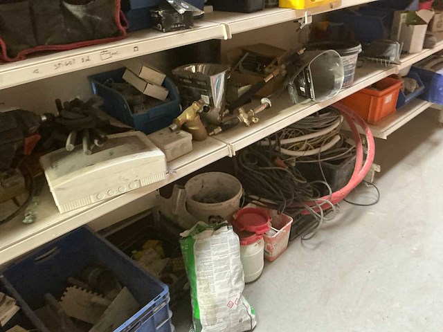 Opbergrek met inhoud - afbeelding 14 van  32