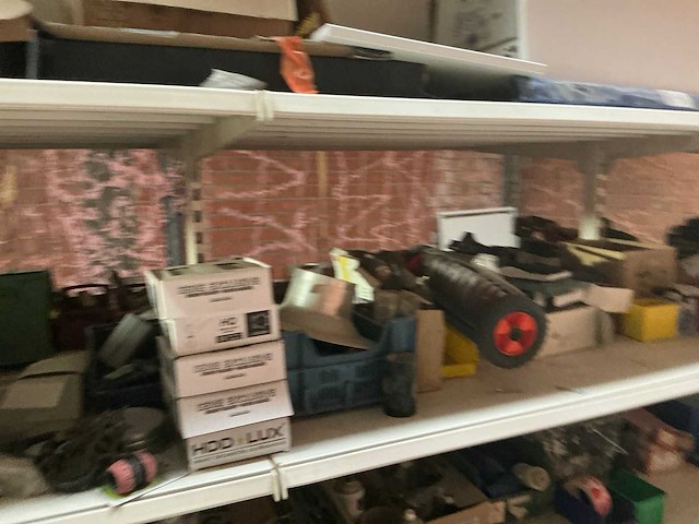 Opbergrek met inhoud - afbeelding 19 van  32