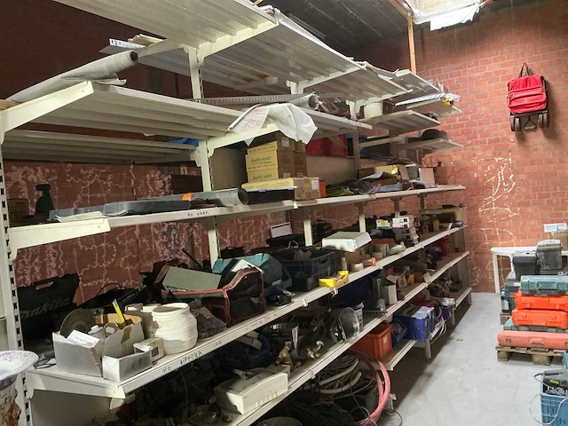 Opbergrek met inhoud - afbeelding 28 van  32