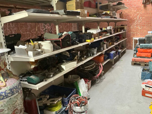 Opbergrek met inhoud - afbeelding 29 van  32