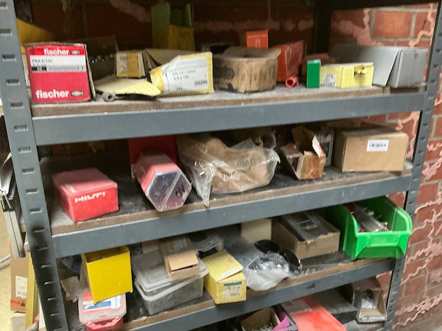 Opbergrek met inhoud - afbeelding 2 van  12